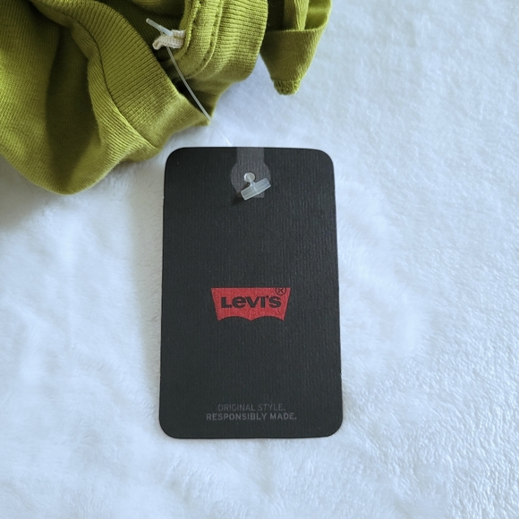 Levi's Butterflies🦋 Graphic Tee👕 - NWT - Picture 7 of 15